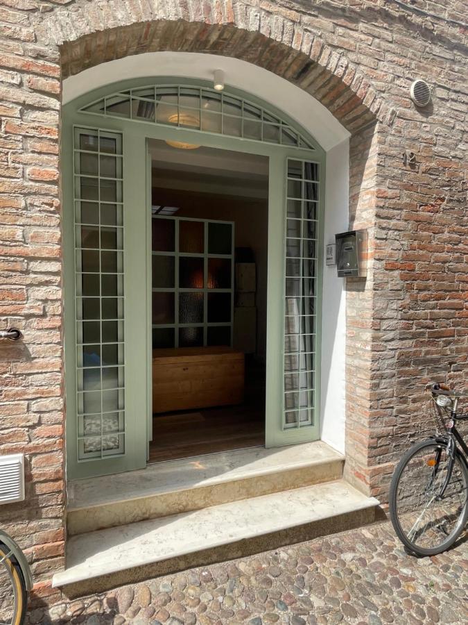Estense 12 Appartamento In Centro Citta Ferrara Exterior photo
